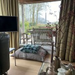 Vakantiehuisje Plattedijk2.0 uitzicht vanuit woonkamer op het Woudagemaal in Lemmer. Vakantiehuisjeinlemmer biedt u dit aan.
